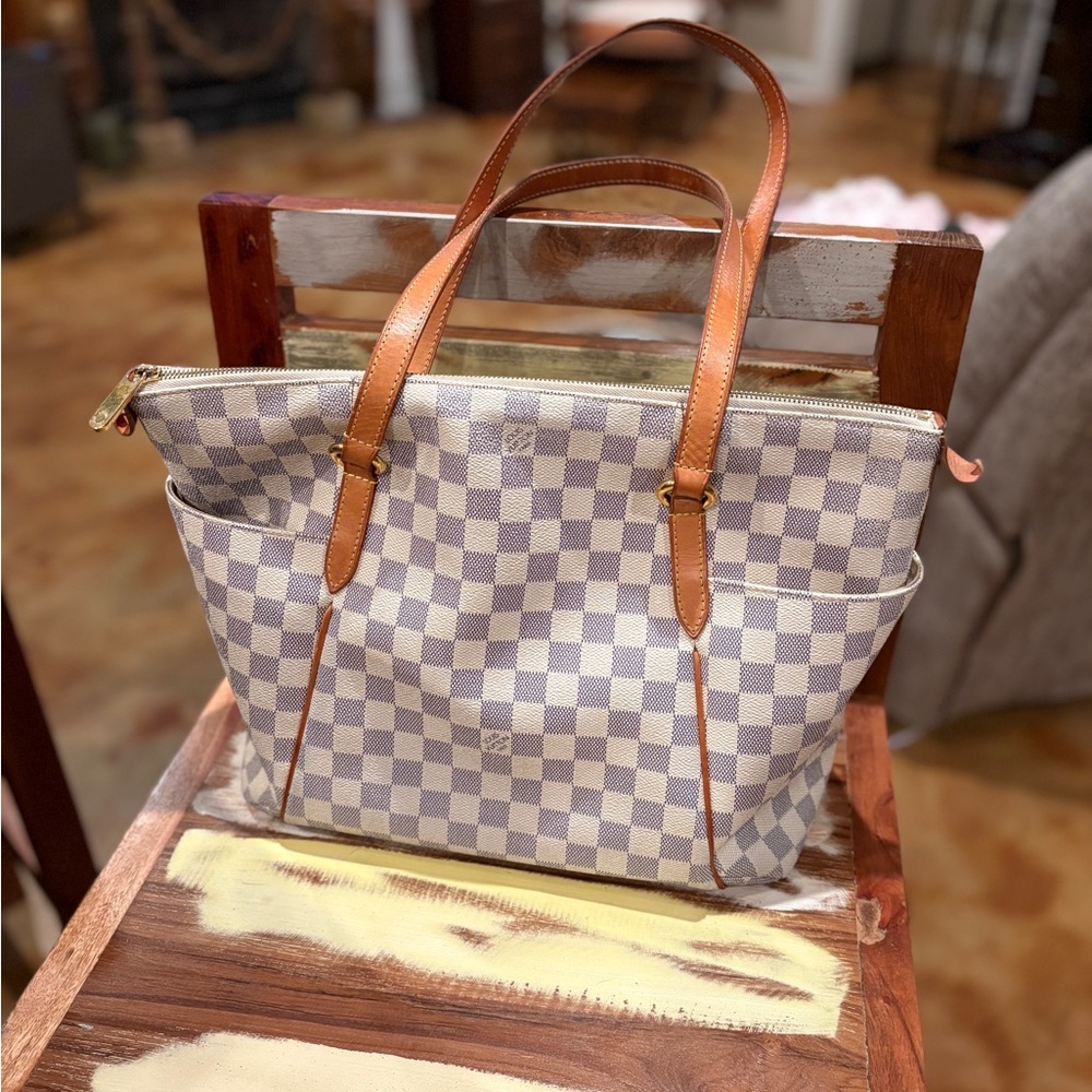 Louis Vuitton Totally MM Damier Azur White Handbag